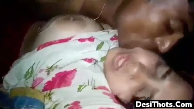 Pakistani Desi Married couple’s midnight romantic desi mms video